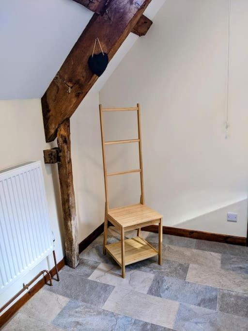 The Old Granary Farm Cottage 애버게이브니 외부 사진