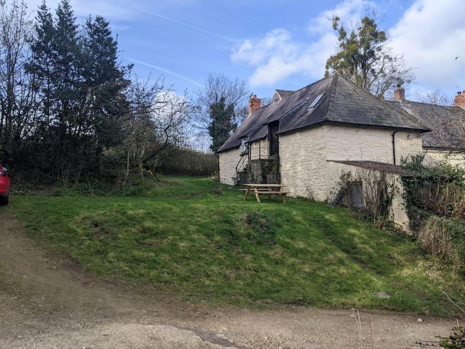 The Old Granary Farm Cottage 애버게이브니 외부 사진