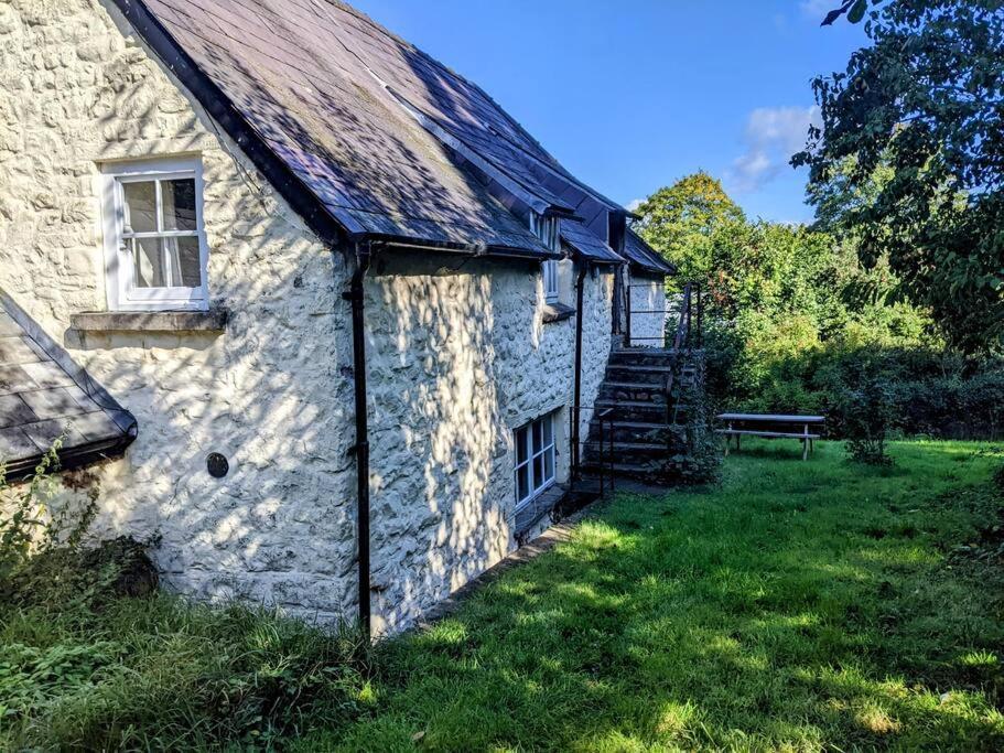 The Old Granary Farm Cottage 애버게이브니 외부 사진